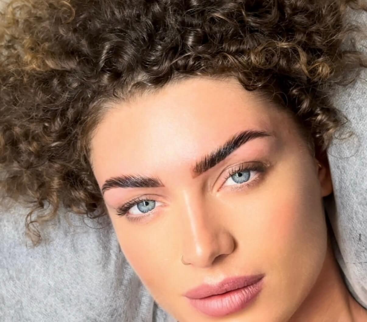 Client receiving brow lamination