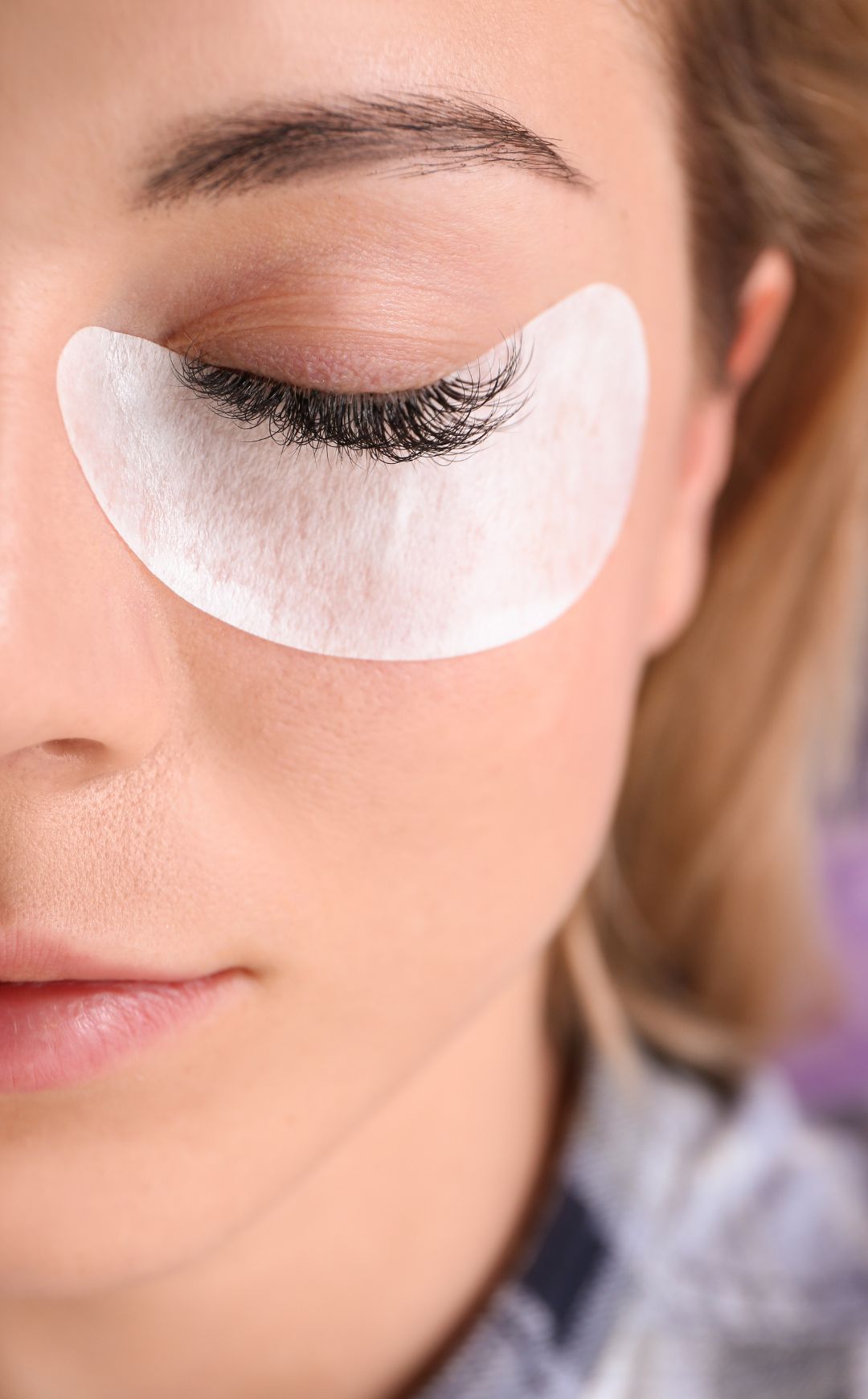 Woman receiving lash extensions